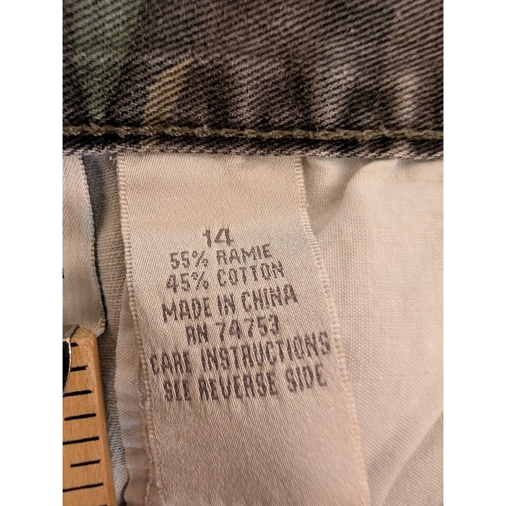 Fashion Bug Camo Cargo Capri Pants Size 14 Distressed Y2K Utility Mid Rise - Picture 13 of 13